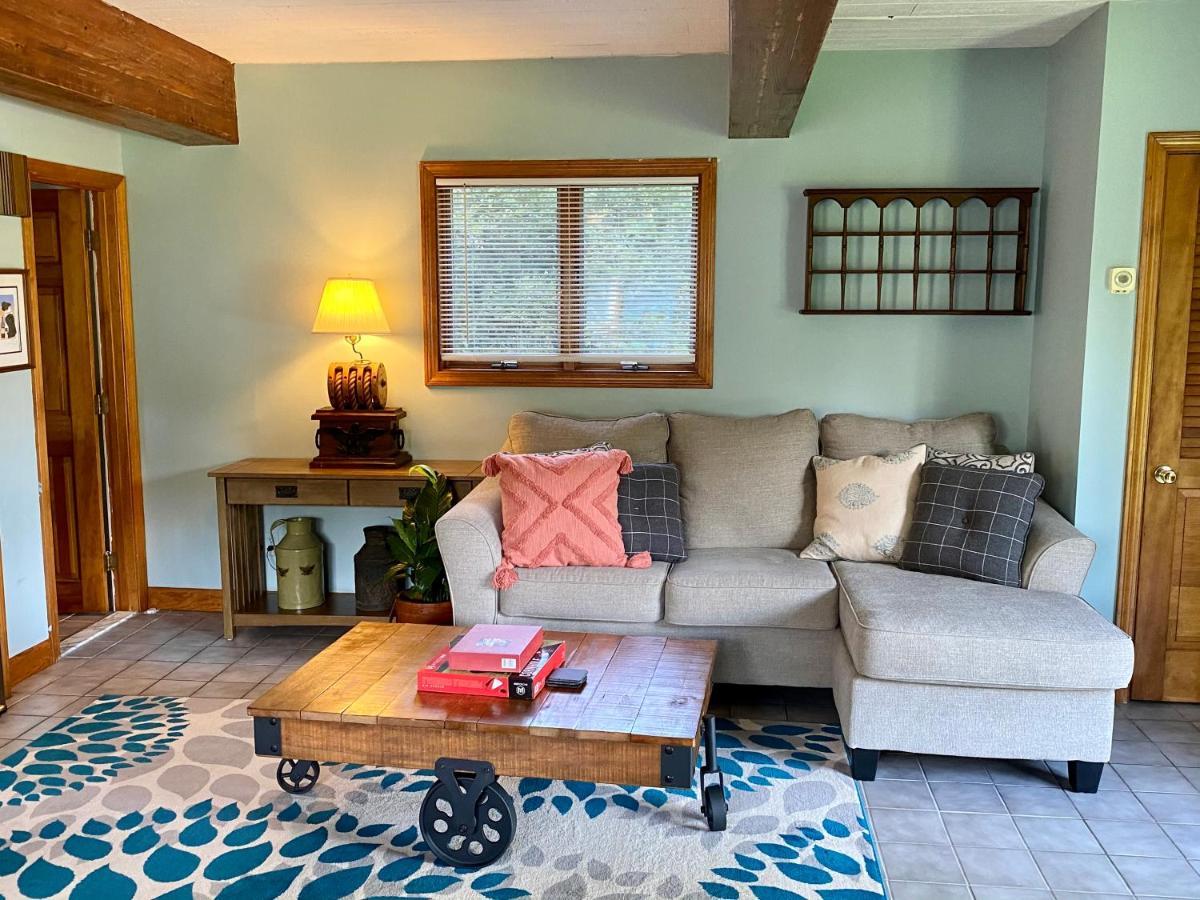 1 Bed Cottage, Partial Waterviews & Water Access Westport Luaran gambar