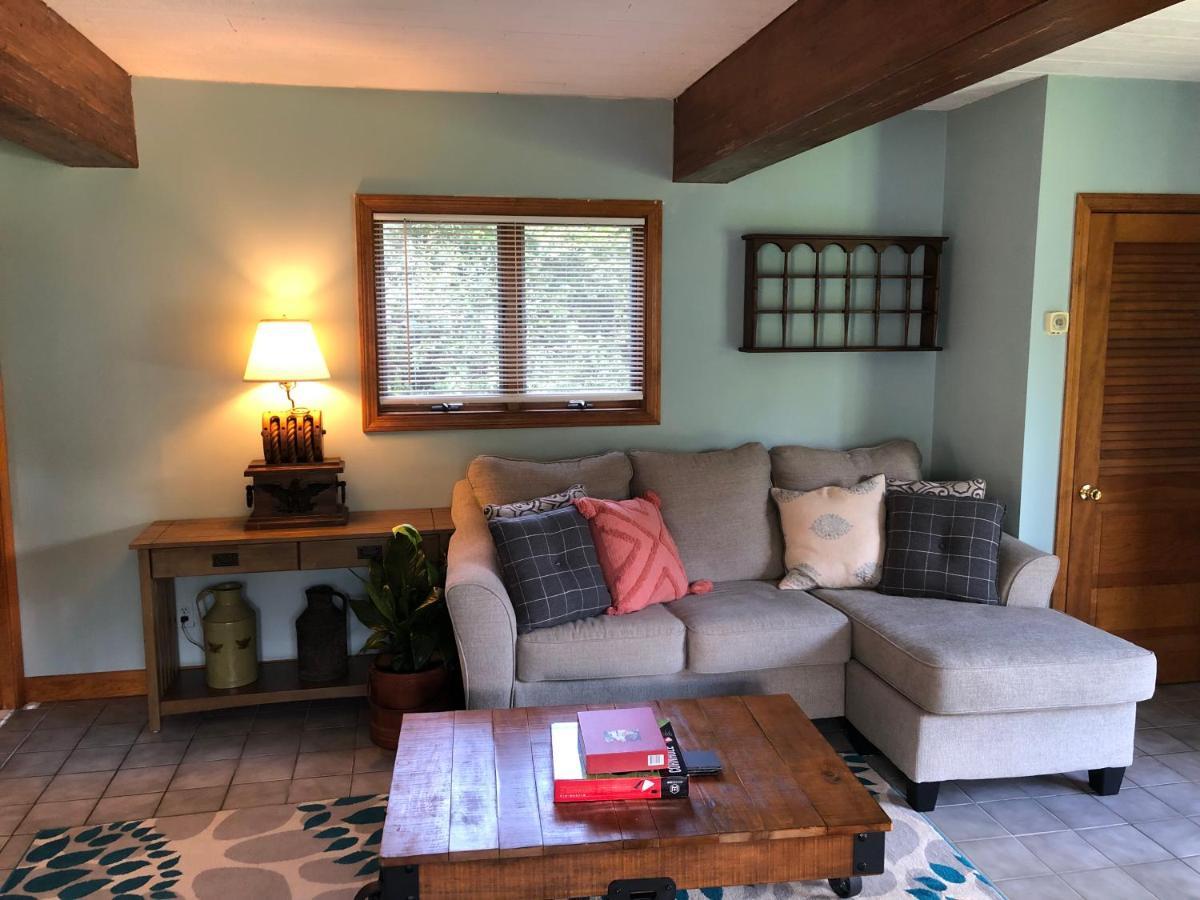 1 Bed Cottage, Partial Waterviews & Water Access Westport Luaran gambar