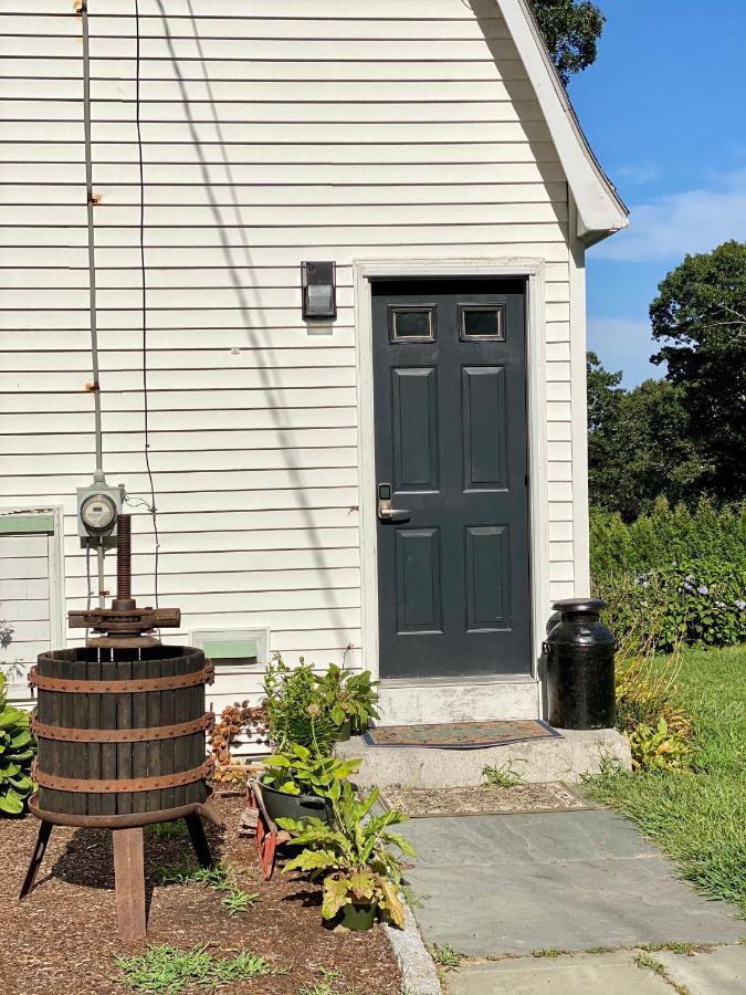 1 Bed Cottage, Partial Waterviews & Water Access Westport Luaran gambar